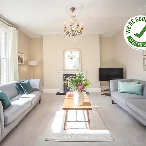 https://city-view-11-southcot-place.tophotelsbath.com