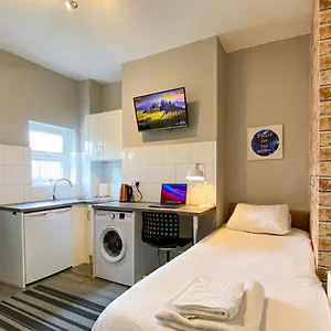 https://limpenny-studio-apartment-work-friendly-and-outstanding.hotelsin-nottingham.com